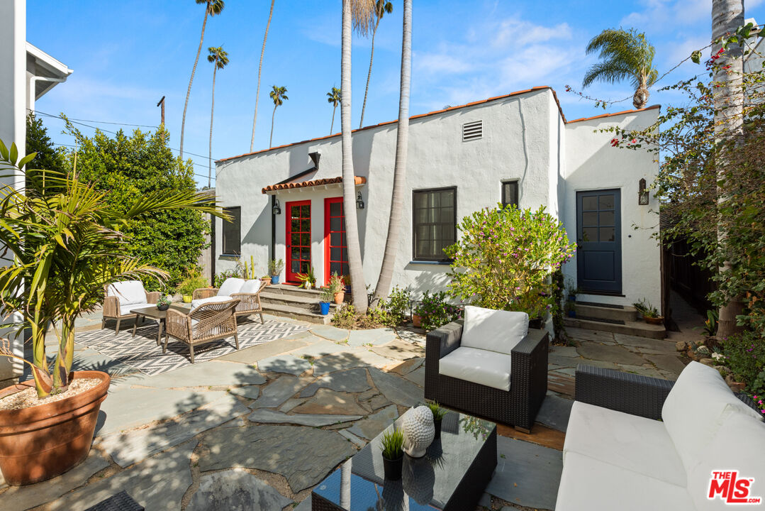 723 Crestmoore Place Venice, CA 90291 - Photo 18 of 33 a view of a patio with couches table and chairs and potted plants