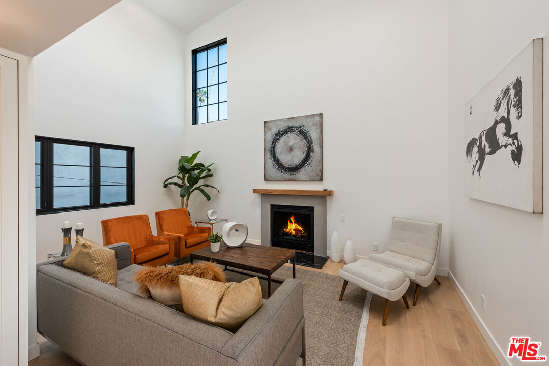723 Crestmoore Place Venice, CA 90291 - Photo 23 of 33 a living room with furniture and a fireplace