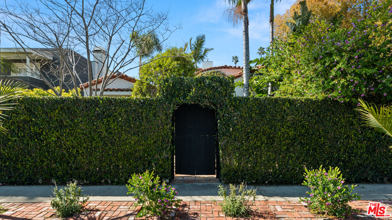 723 Crestmoore Place Venice, CA 90291 - Photo 33 of 33 a picture of plants and tree