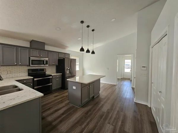 $2,000 | 647 Mozingo Lane, Pensacola, FL 32514