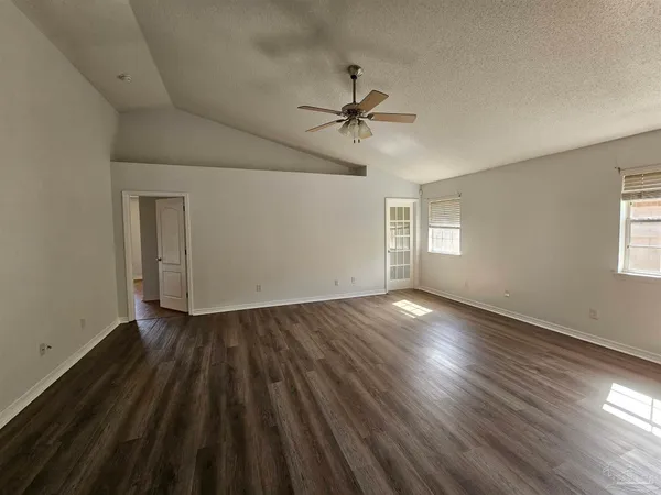 $2,000 | 647 Mozingo Lane, Pensacola, FL 32514