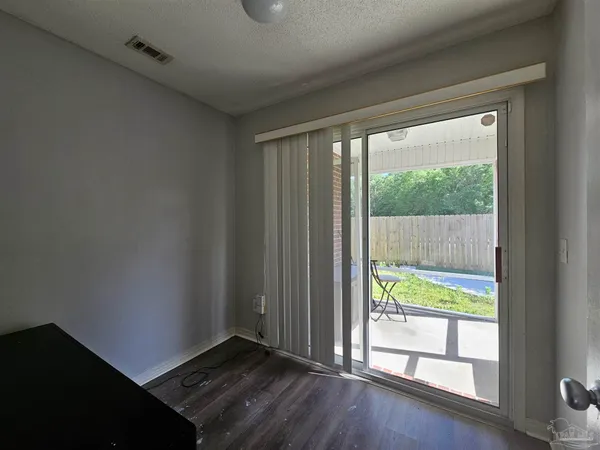 $2,000 | 647 Mozingo Lane, Pensacola, FL 32514