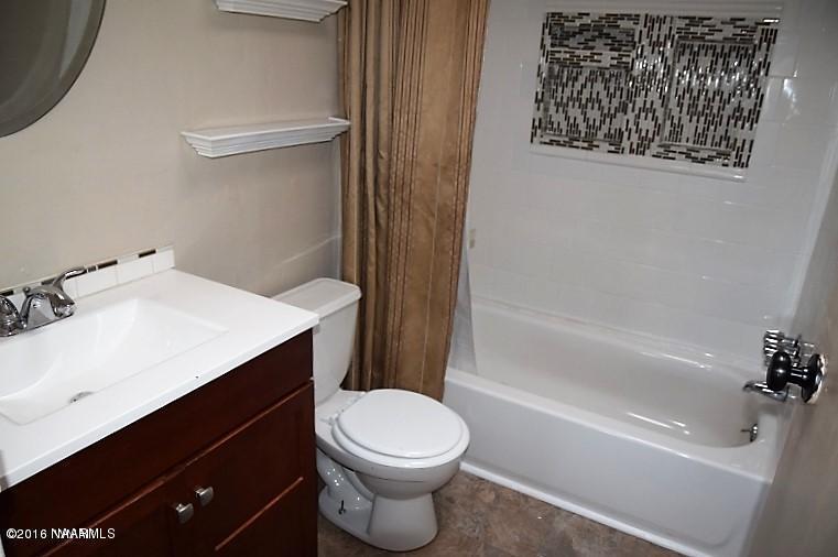 4339-4351 Sorrel Road Snowflake, AZ 85937 - Photo 6 of 14 Hall bath