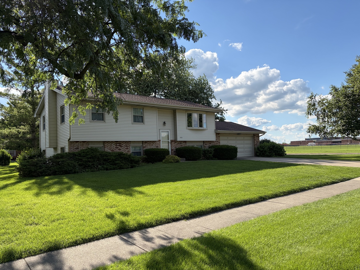 101 South Parkside Road Normal, IL 61761 - Photo 2 of 37