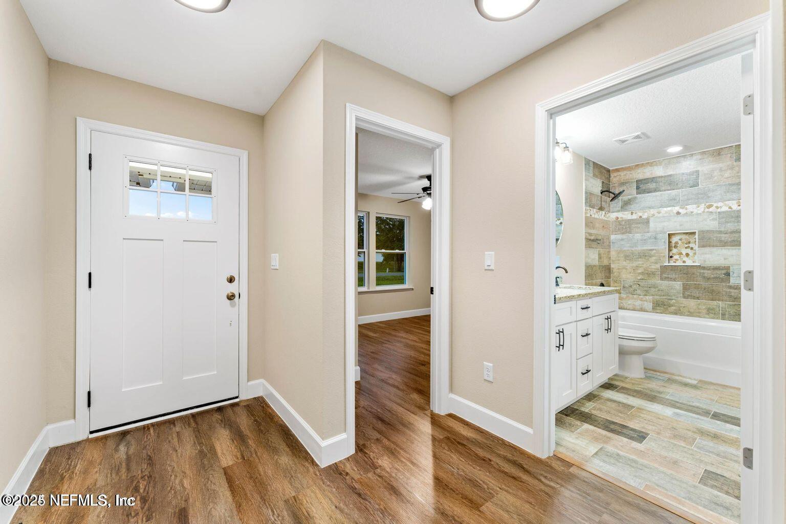 9040 Taylor Field Road Jacksonville, FL 32222 - Photo 10 of 28 Entryway