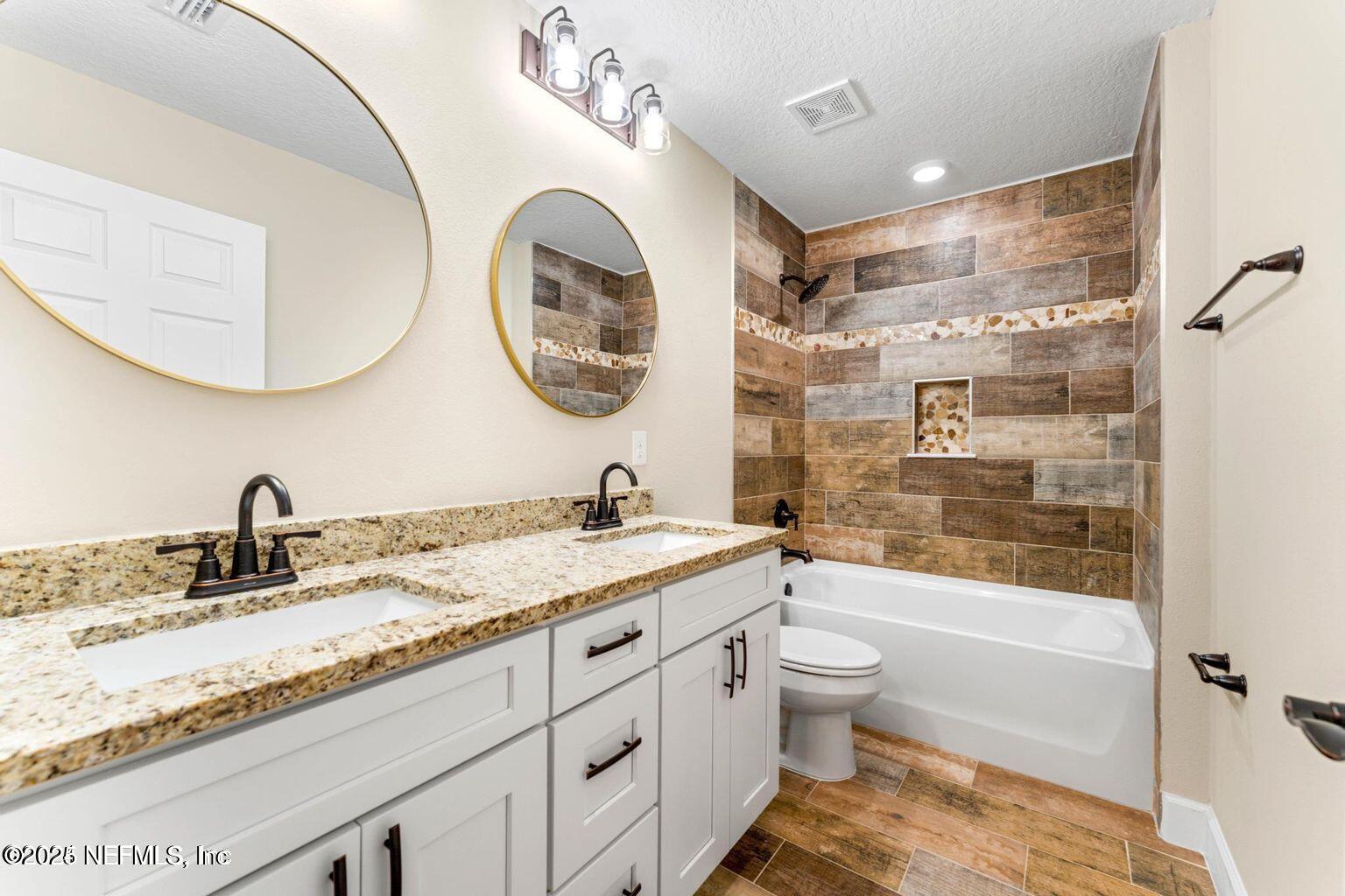 9040 Taylor Field Road Jacksonville, FL 32222 - Photo 17 of 28 Guest Bathroom