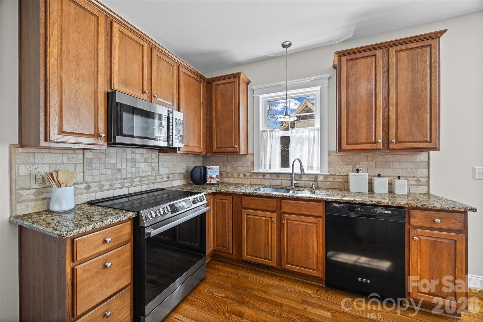 1039 Hunters Run Drive Tega Cay, SC 29708 - Photo 9 of 47