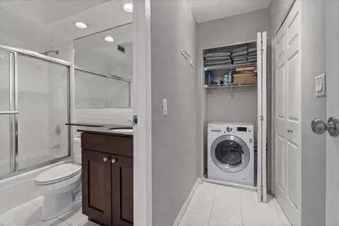 $224,500 | 3033 North Sheridan Road, Unit 1608, Chicago, IL 60657