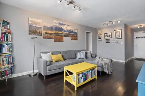 $224,500 | 3033 North Sheridan Road, Unit 1608, Chicago, IL 60657