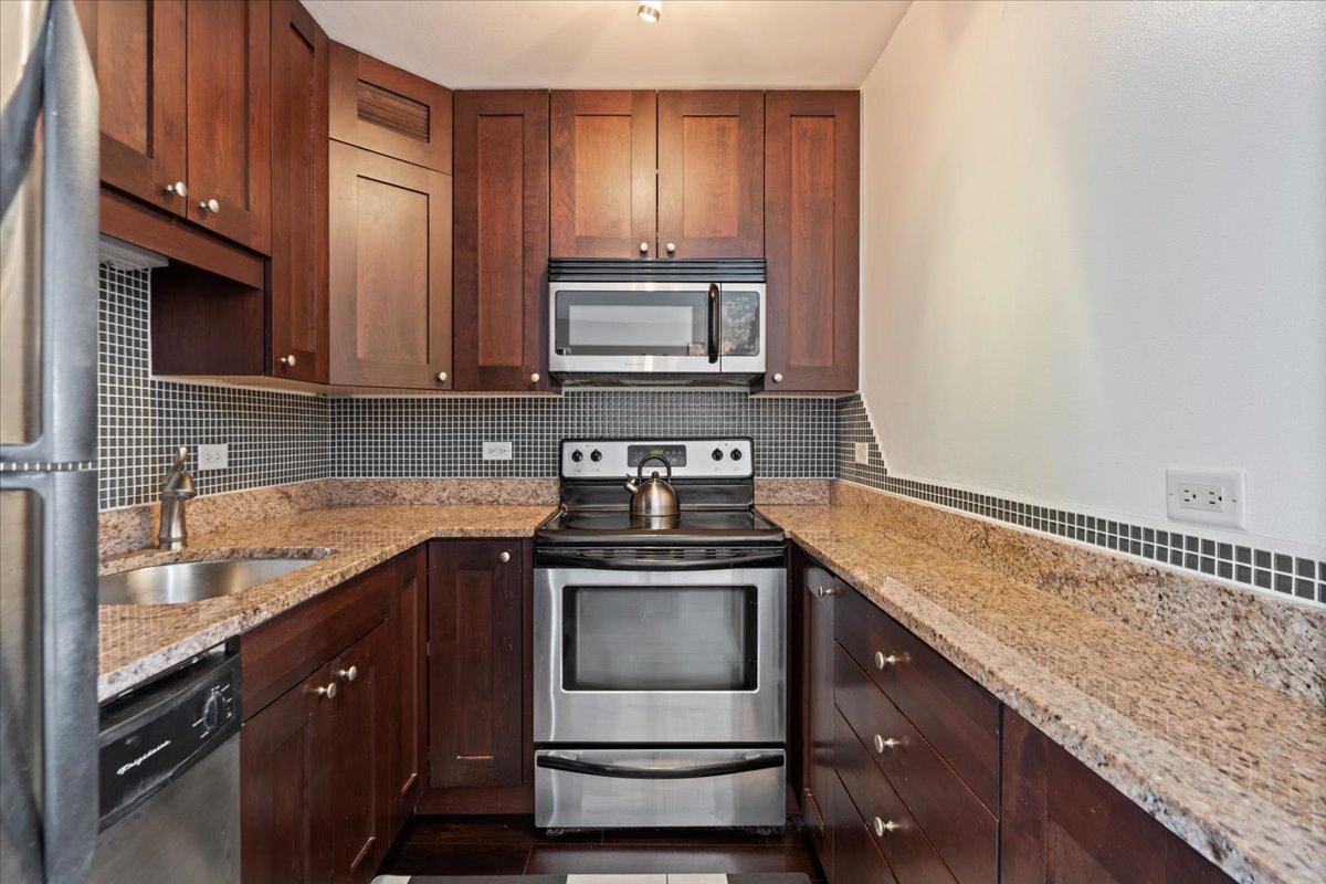 3033 North Sheridan Road, Unit 1608 Chicago, IL 60657 - Photo 8 of 16