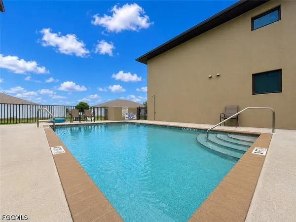 $1,695 | 4109 Southwest 8th Place, Unit 201, Cape Coral, FL 33914