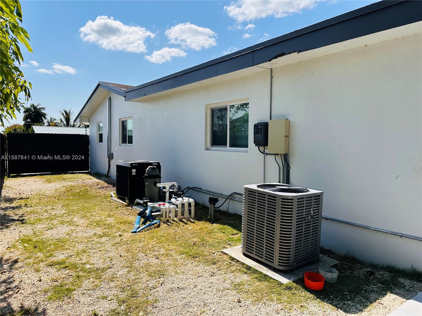 17841 Southwest 113th Avenue Miami, FL 33157 - Photo 20 of 23 a room with musical instruments