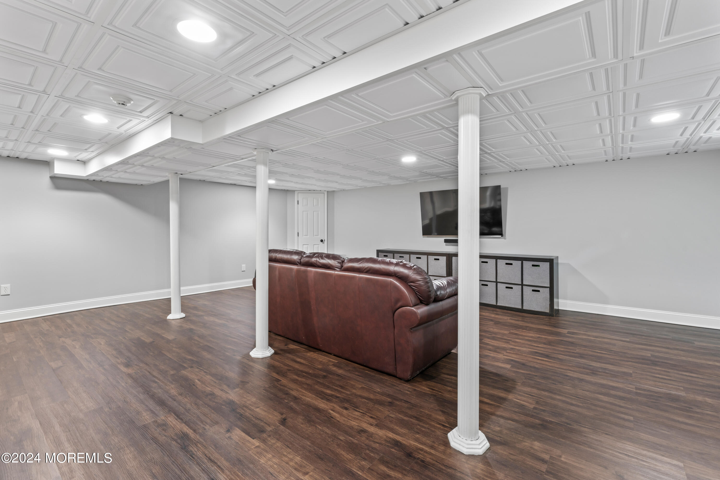 54 Rutherford Road Berkeley Heights, NJ 07922 - Photo 26 of 43 a living room with hard wood floors and a kitchen