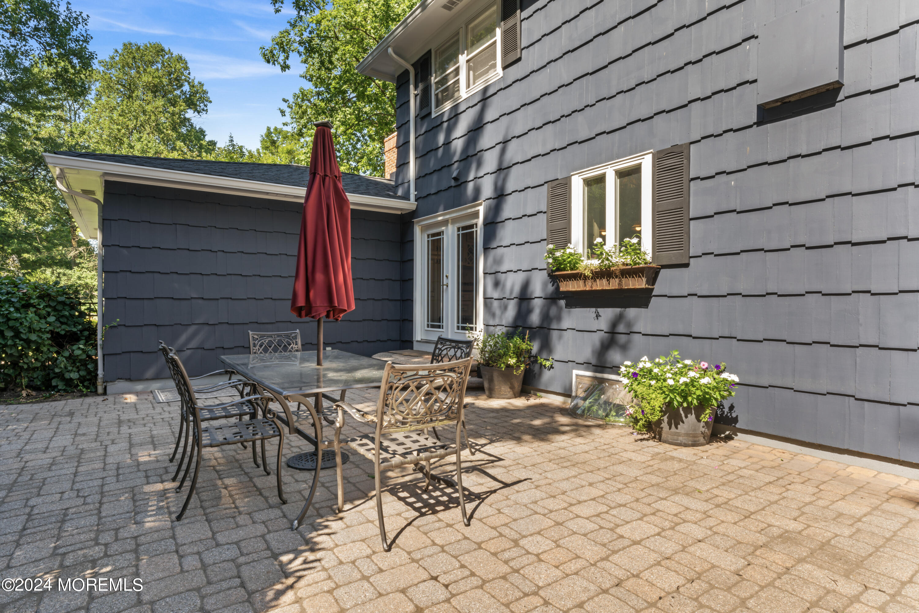 54 Rutherford Road Berkeley Heights, NJ 07922 - Photo 39 of 43 a view of a chairs and table in a patio