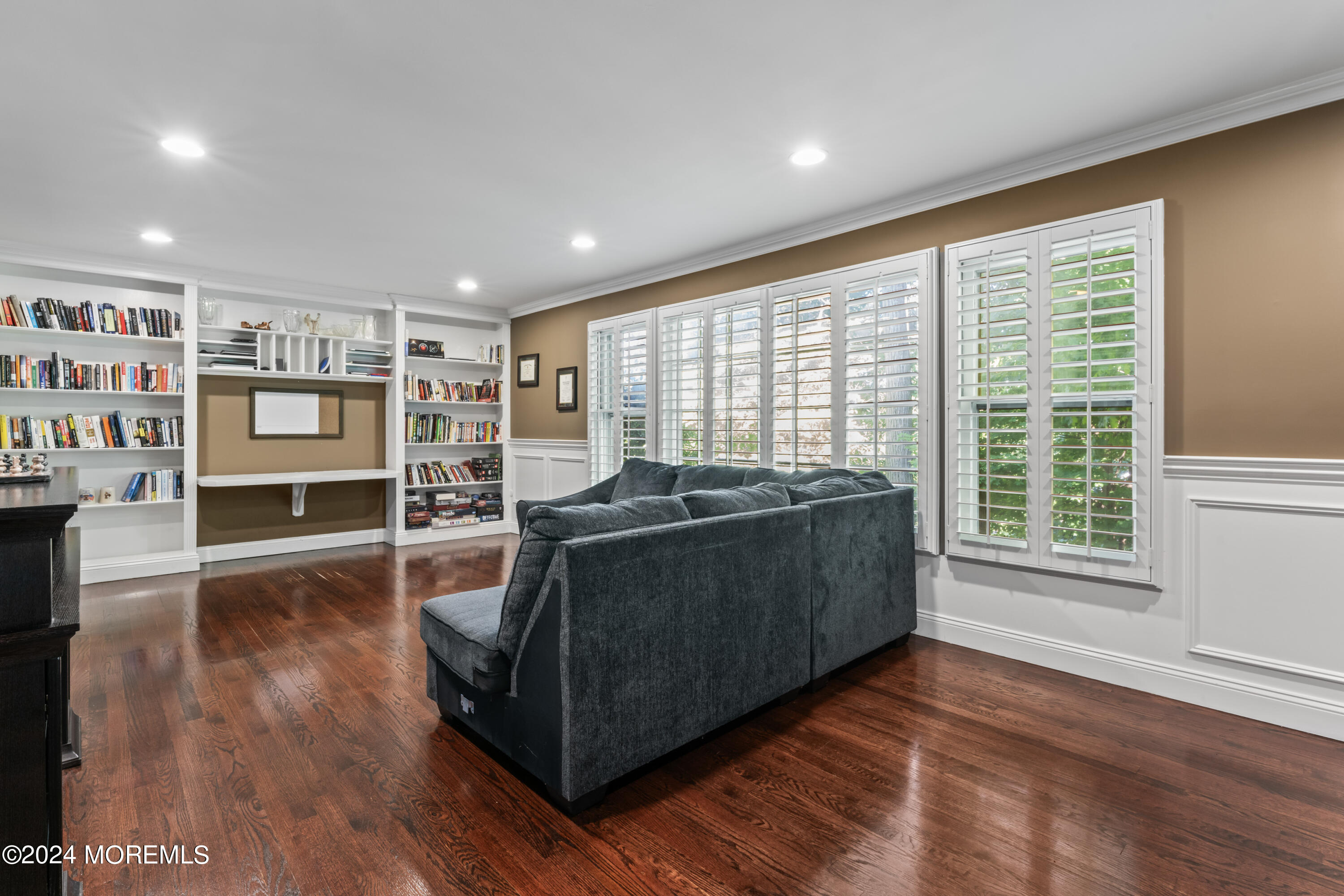 54 Rutherford Road Berkeley Heights, NJ 07922 - Photo 6 of 43 a living room with furniture and a book shelf