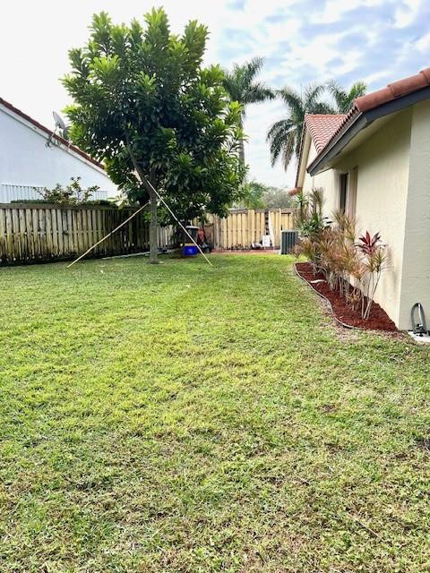 23341 Lago Mar Circle Boca Raton, FL 33433 - Photo 32 of 50 Side yard to a great play area