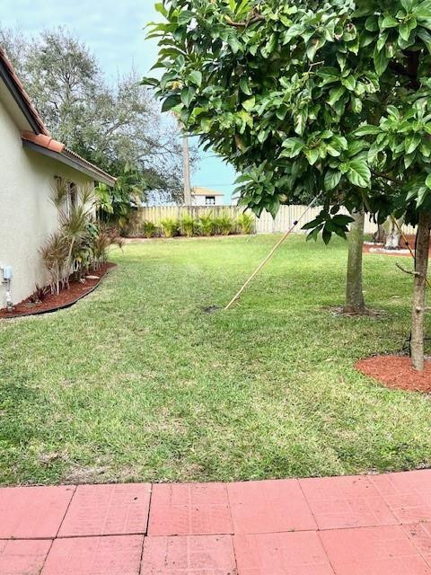 23341 Lago Mar Circle Boca Raton, FL 33433 - Photo 40 of 50 Side yard