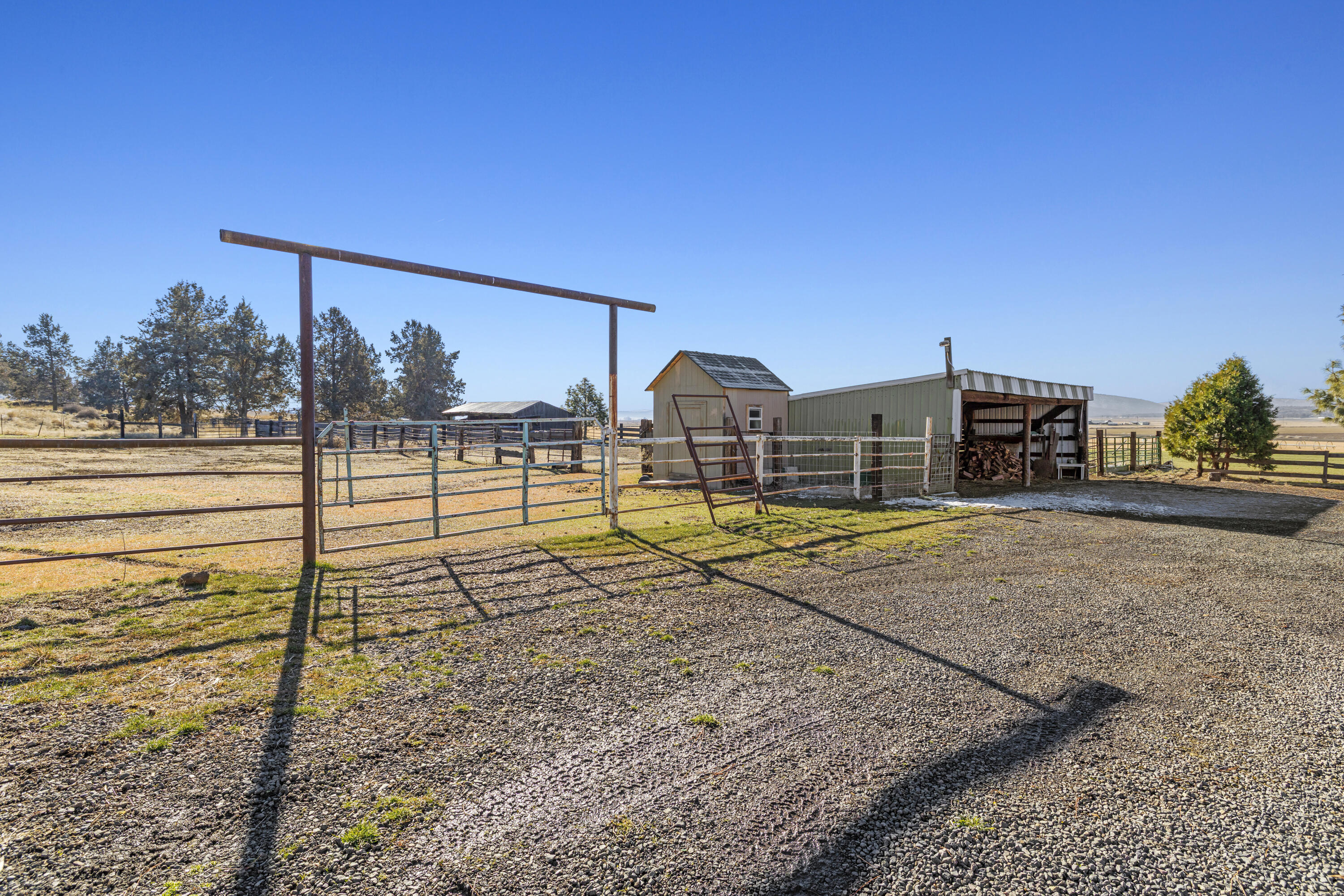 5415 Haskins Road Bonanza, OR 97623 - Photo 26 of 97 Corrals