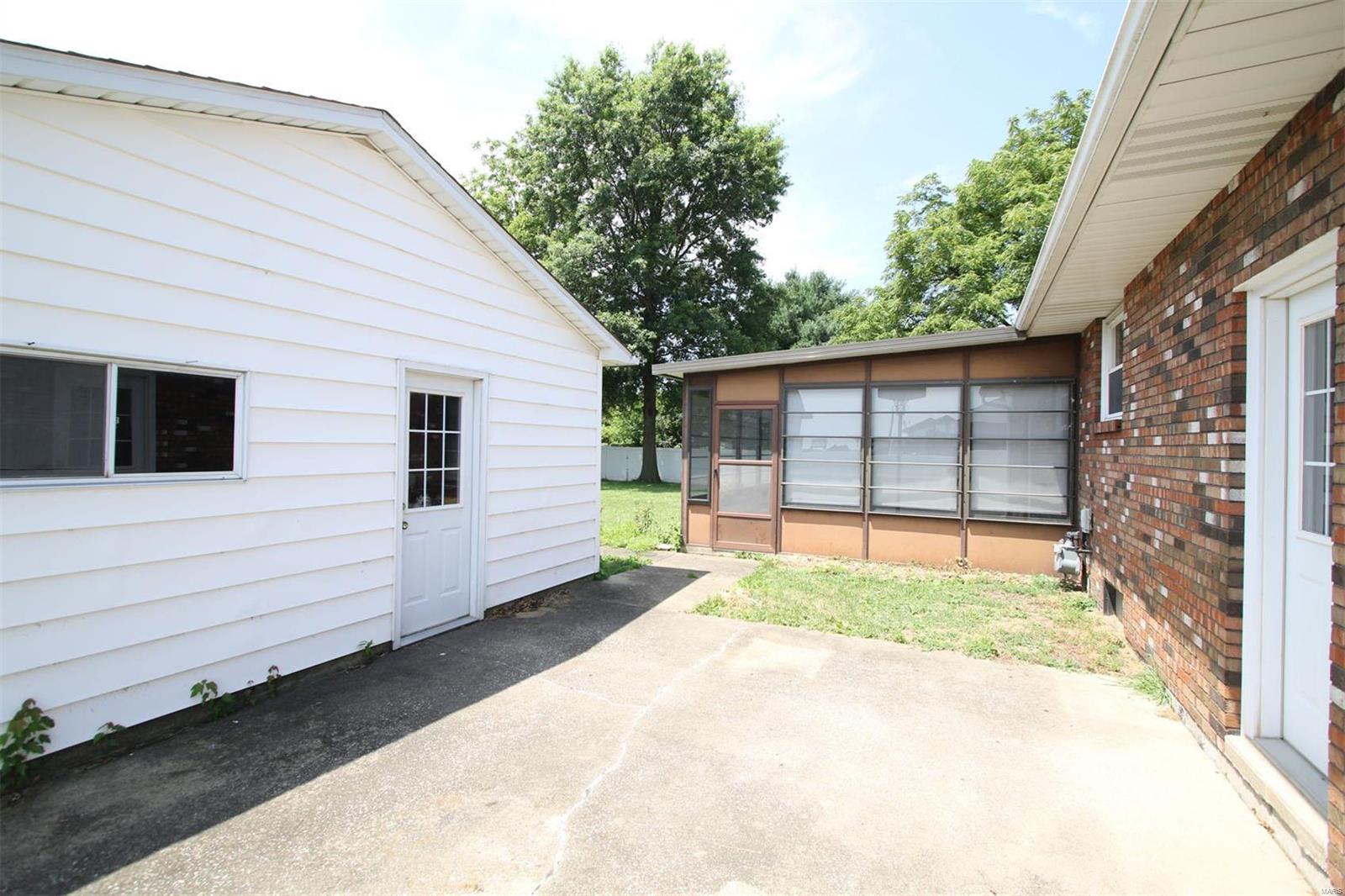 1502 Broadway Avenue South Roxana, IL 62087 - Photo 9 of 25