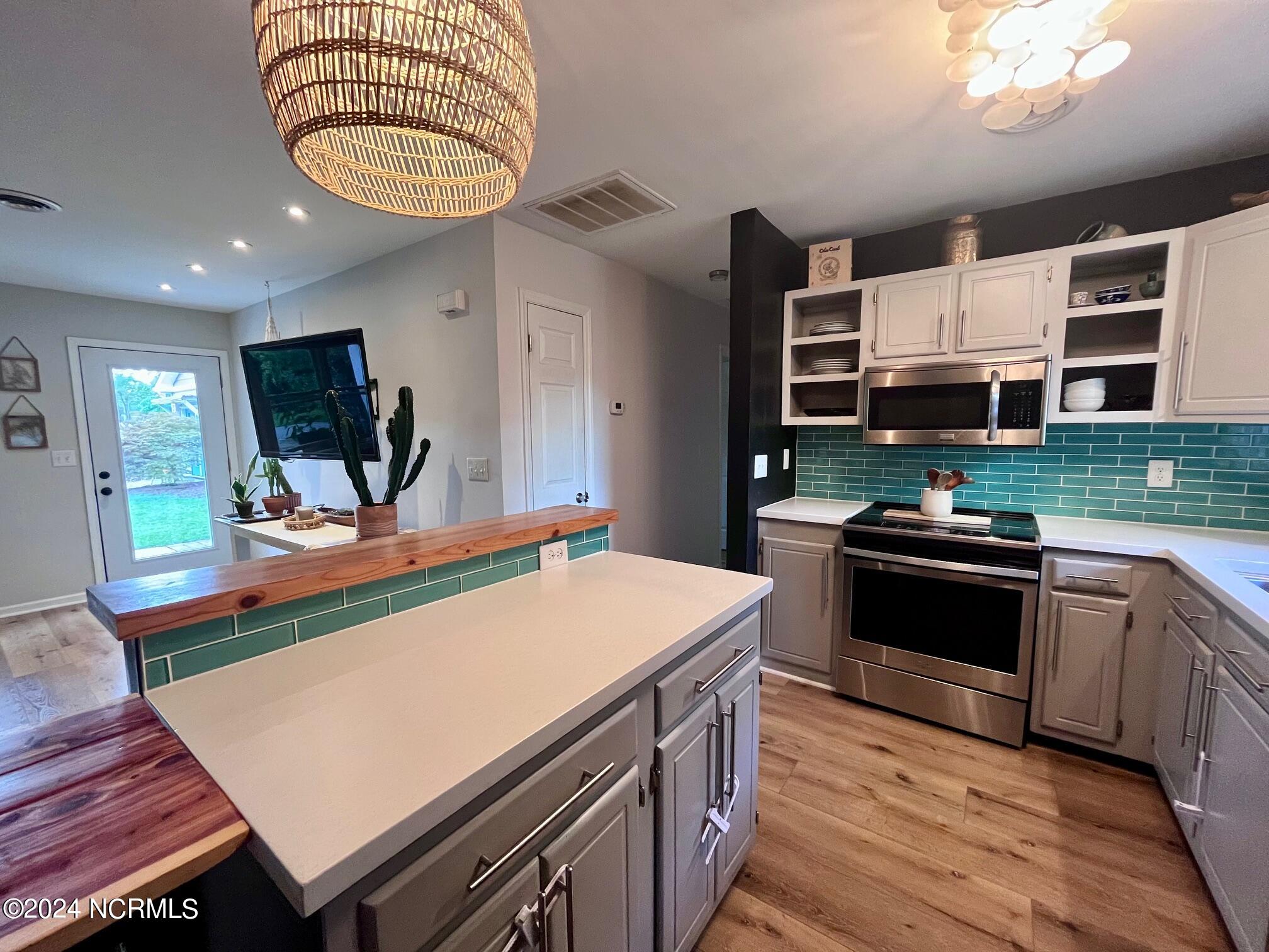 187 9 Mile Road Newport, NC 28570 - Photo 10 of 46 Kitchen