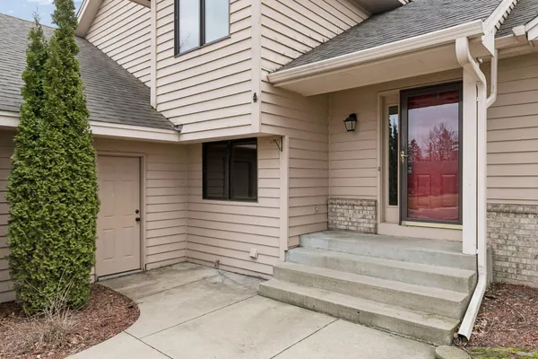 $465,000 | 1325 Courtland East, Waconia, MN 55387