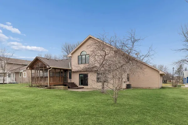 $465,000 | 1325 Courtland East, Waconia, MN 55387