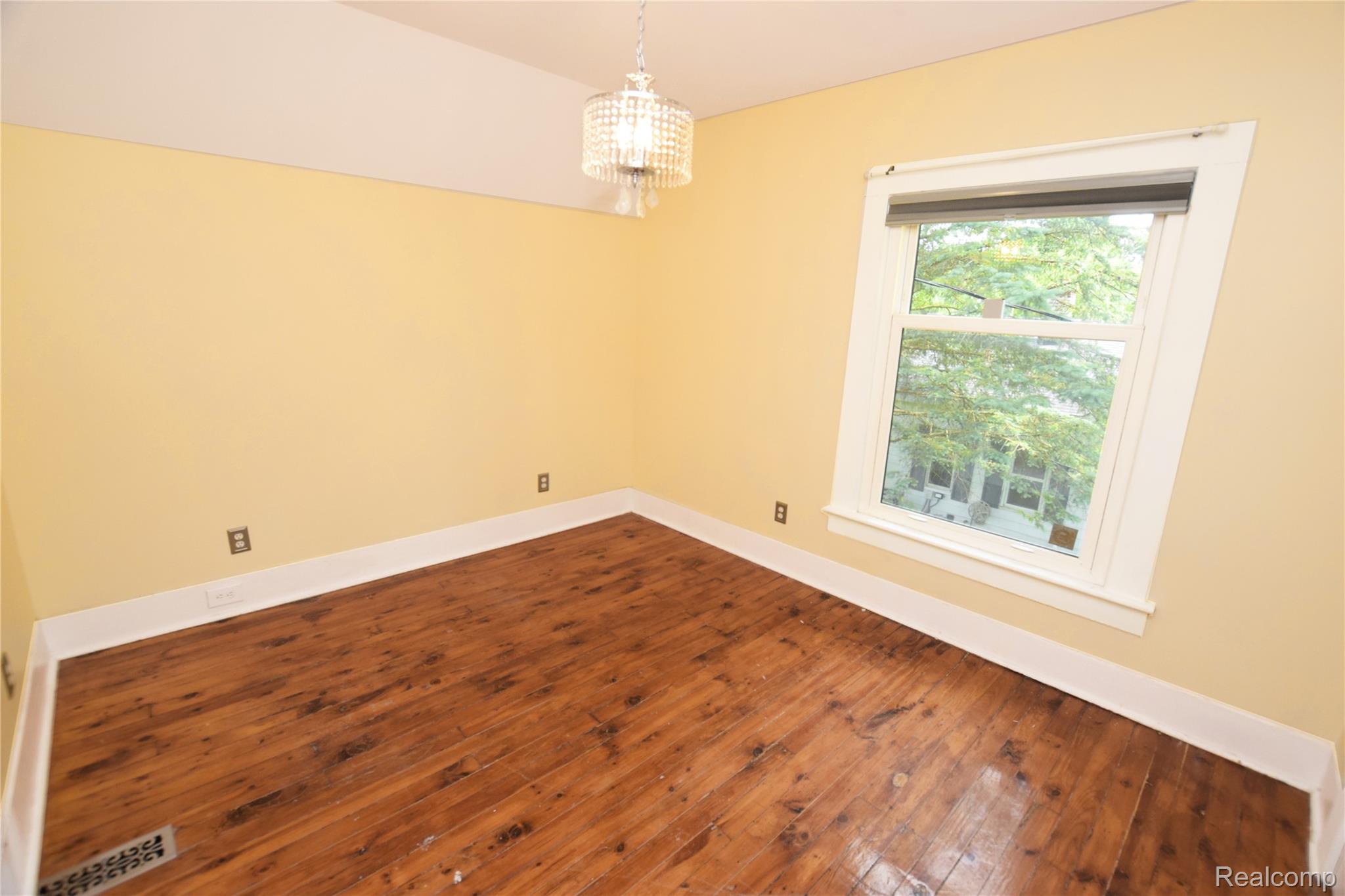 404 North Adelaide Street Fenton, MI 48430 - Photo 16 of 23 Bedroom 4 - Upper Level