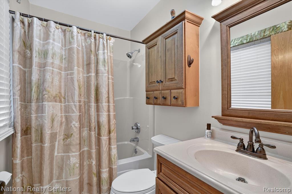 9450 Dexter-Pinckney Road Pinckney, MI 48169 - Photo 17 of 39