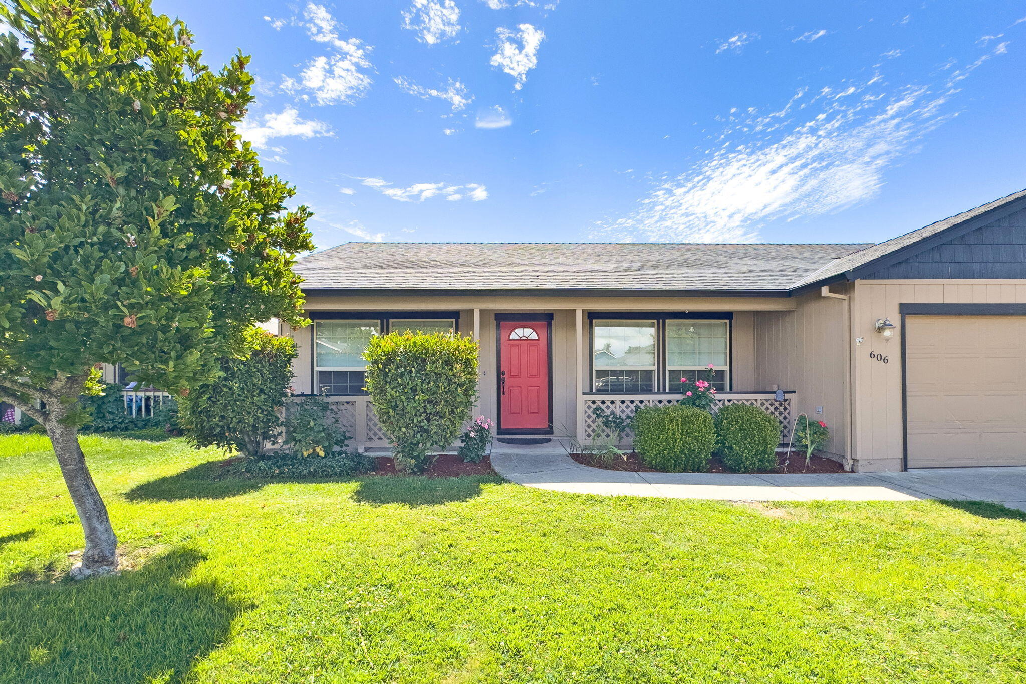 606 Karic Way Eagle Point, OR 97524 - Photo 4 of 36 ApxKW00006