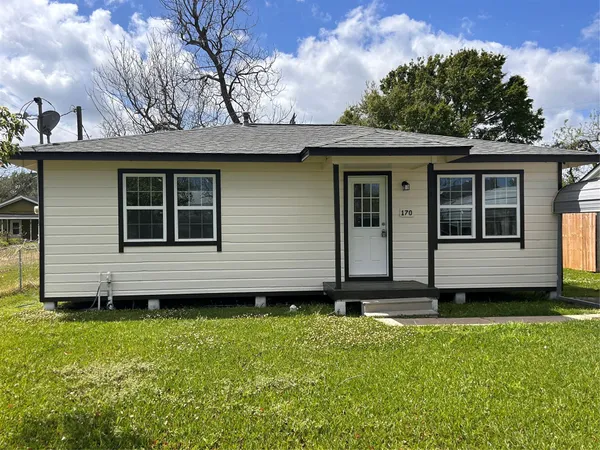 $129,900 | 170 Lois Street, Clute, TX 77531