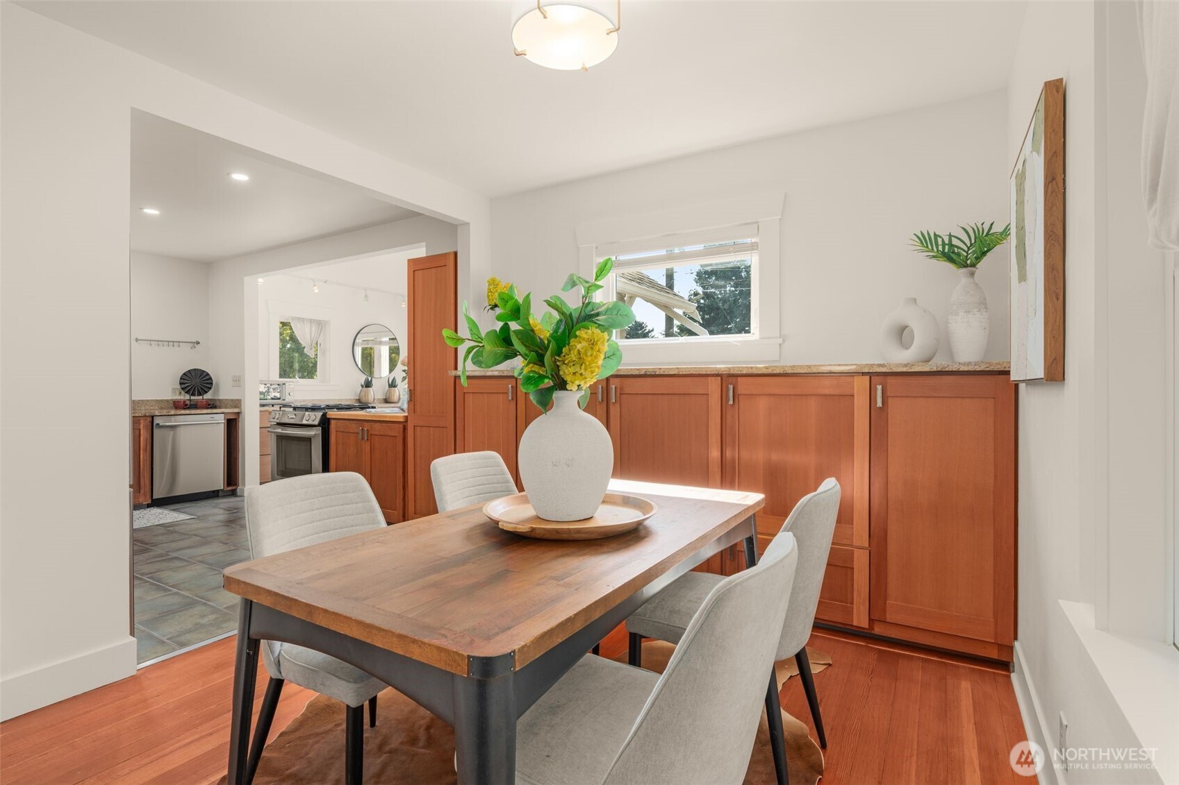 4037 52nd Avenue Southwest Seattle, WA 98116 - Photo 15 of 26 Gallery Image 15
