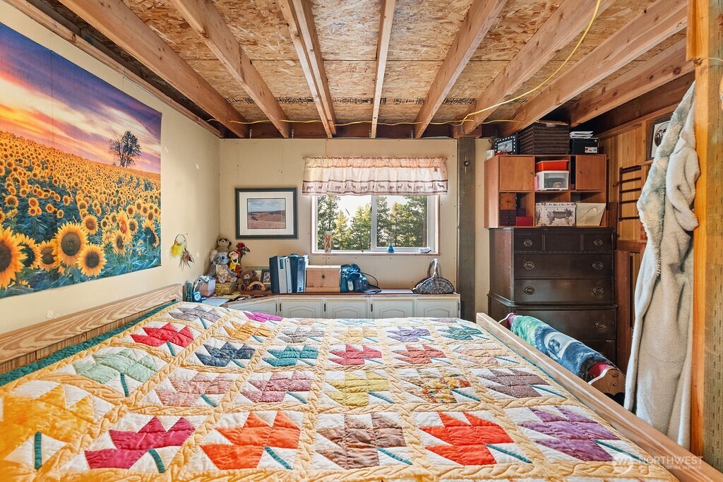 3050 East Stiss Canyon Road Wenatchee, WA 98801 - Photo 12 of 27 a bed sitting in a bedroom next to a window