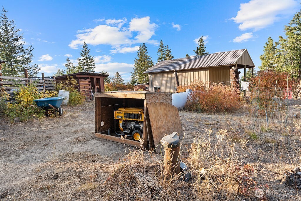 3050 East Stiss Canyon Road Wenatchee, WA 98801 - Photo 15 of 27 a view of a terrace with sitting area