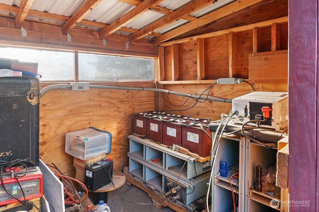 3050 East Stiss Canyon Road Wenatchee, WA 98801 - Photo 18 of 27 a room with furniture and window
