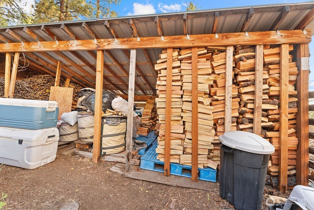 3050 East Stiss Canyon Road Wenatchee, WA 98801 - Photo 21 of 27 a view of walk in closet