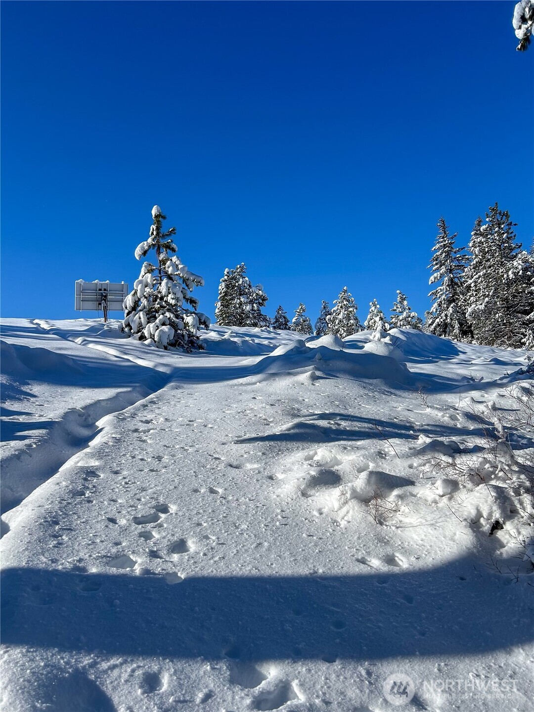 3050 East Stiss Canyon Road Wenatchee, WA 98801 - Photo 27 of 27 a view of a living room with furniture