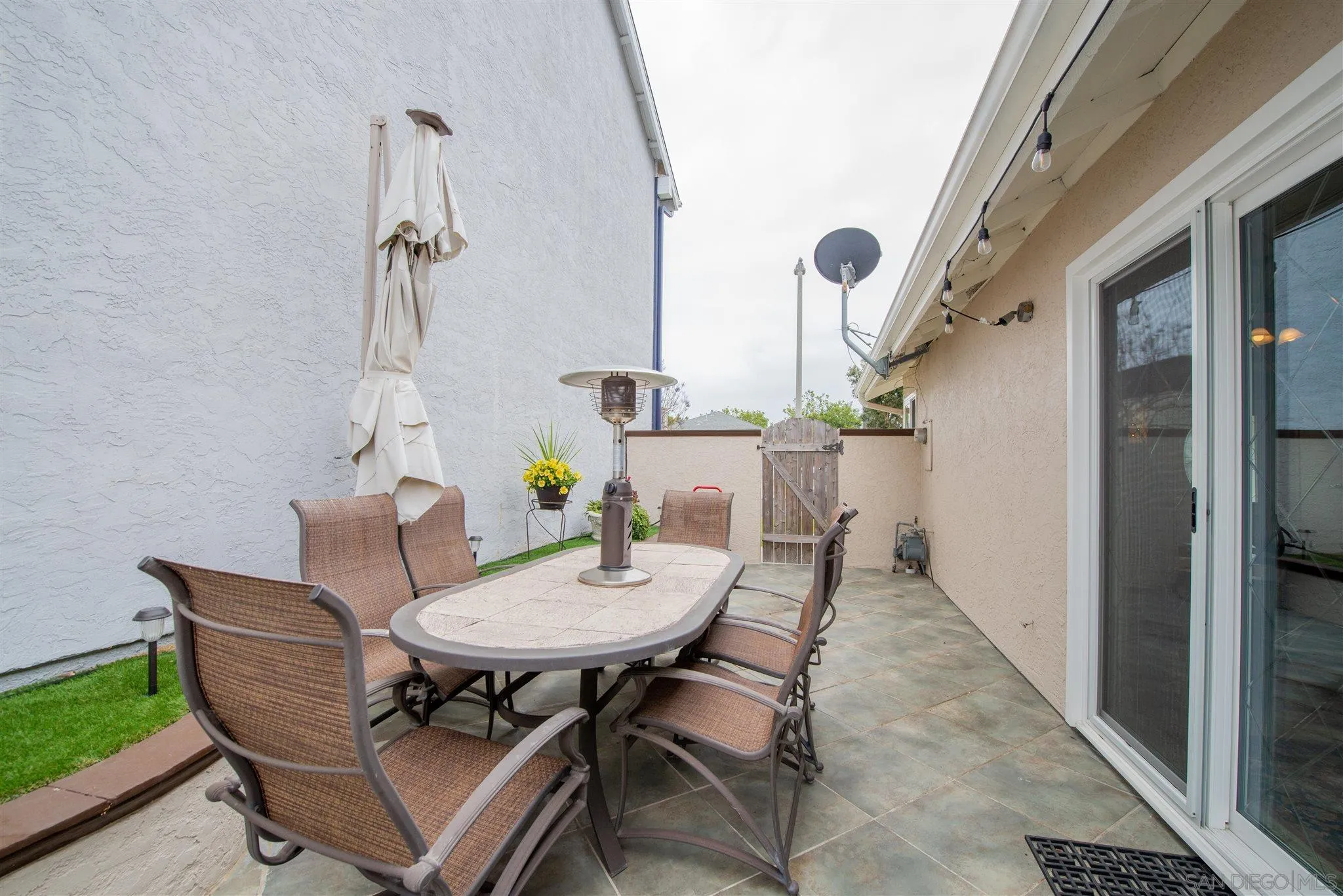 710 Anchor Way Carlsbad, CA 92008 - Photo 25 of 33 a view of a dining room with furniture and a table