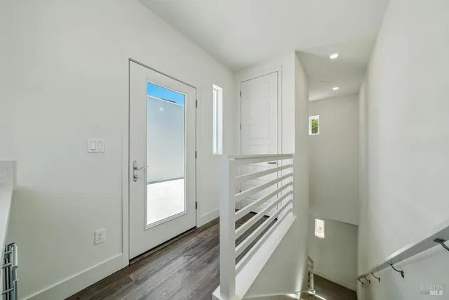 $870,000 | 206 Verandah Avenue, Novato, CA 94945