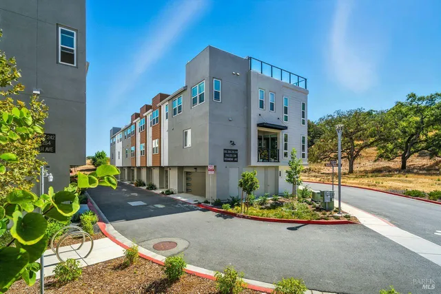 $870,000 | 206 Verandah Avenue, Novato, CA 94945