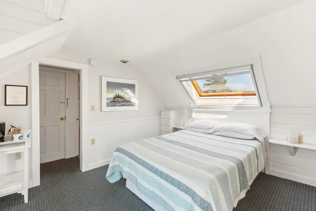 $1,695,000 | 15 Main Street, Vinalhaven, ME 04863