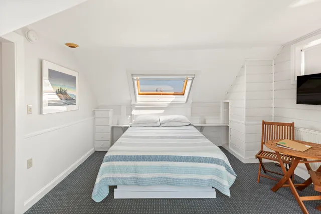 $1,695,000 | 15 Main Street, Vinalhaven, ME 04863