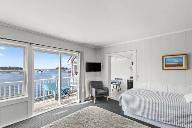 $1,695,000 | 15 Main Street, Vinalhaven, ME 04863