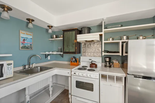 $1,695,000 | 15 Main Street, Vinalhaven, ME 04863