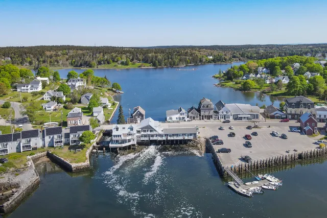 $1,695,000 | 15 Main Street, Vinalhaven, ME 04863