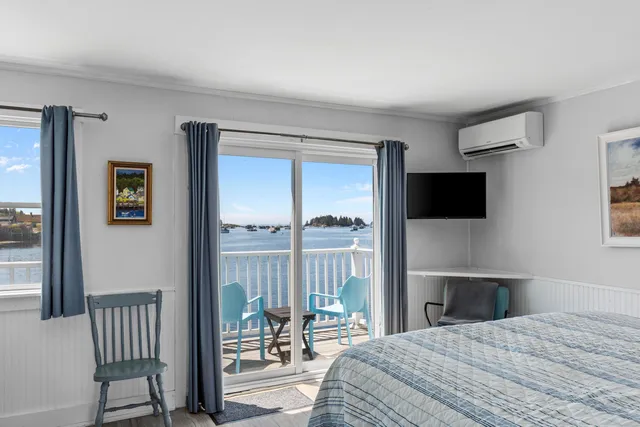 $1,695,000 | 15 Main Street, Vinalhaven, ME 04863