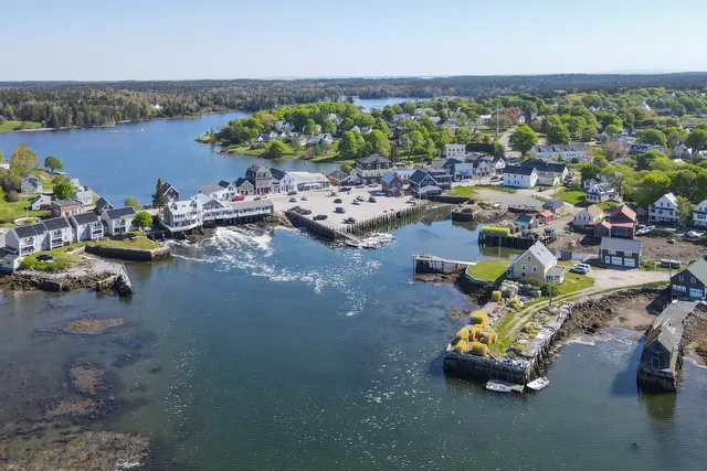 $1,695,000 | 15 Main Street, Vinalhaven, ME 04863