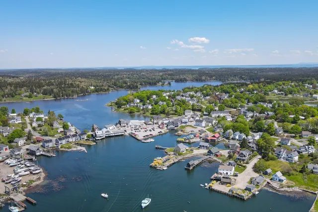 $1,695,000 | 15 Main Street, Vinalhaven, ME 04863
