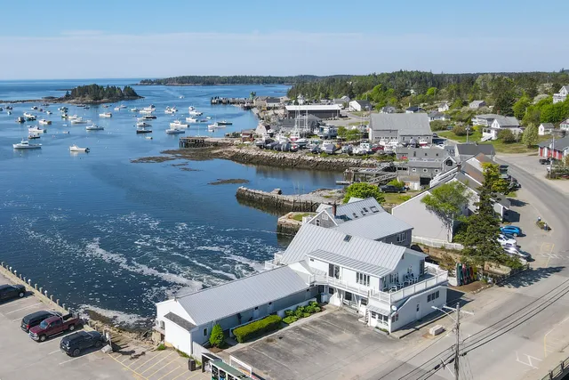 $1,695,000 | 15 Main Street, Vinalhaven, ME 04863