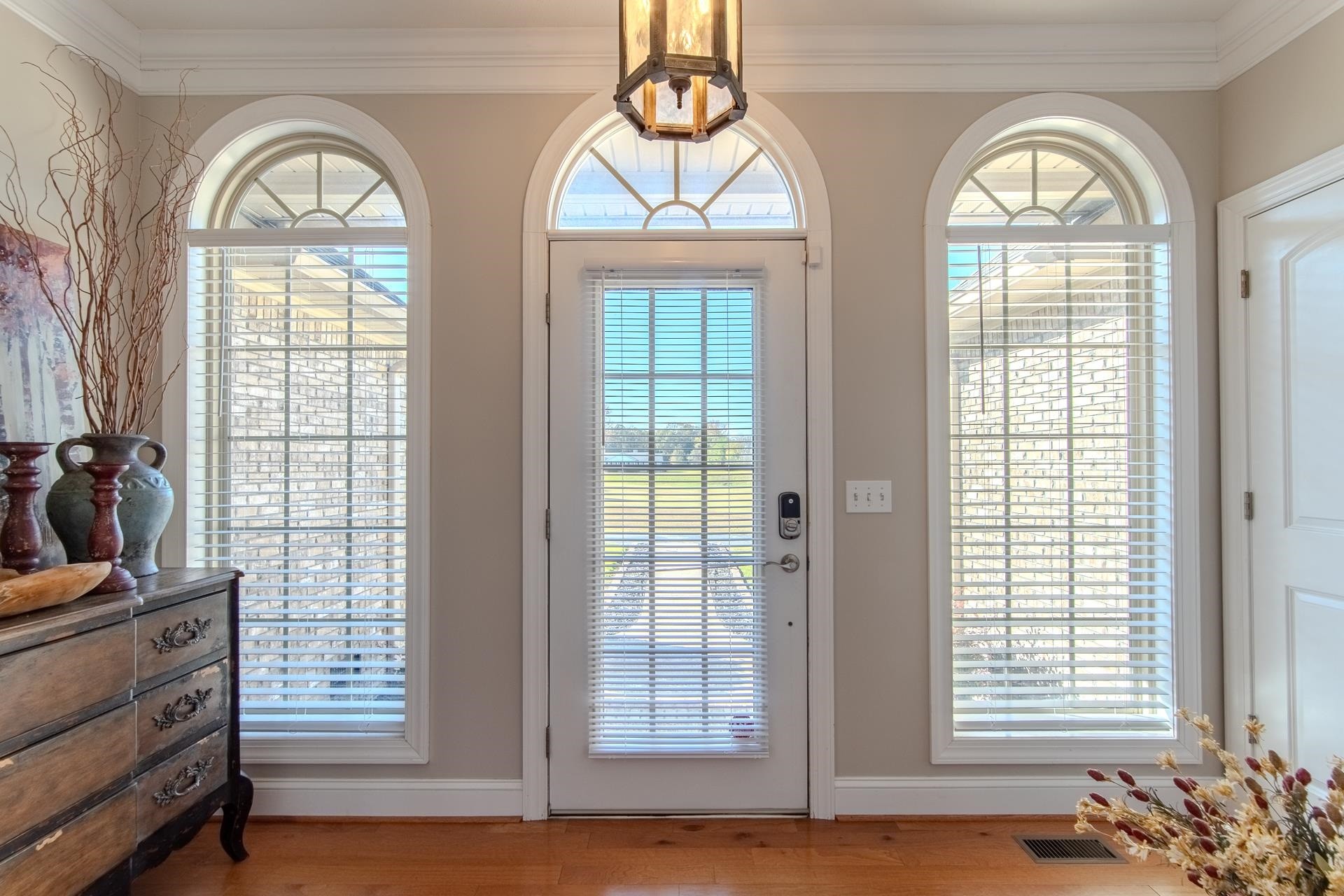 6170 Highway 226 Savannah, TN 38372 - Photo 14 of 40 a view of a livingroom with furniture