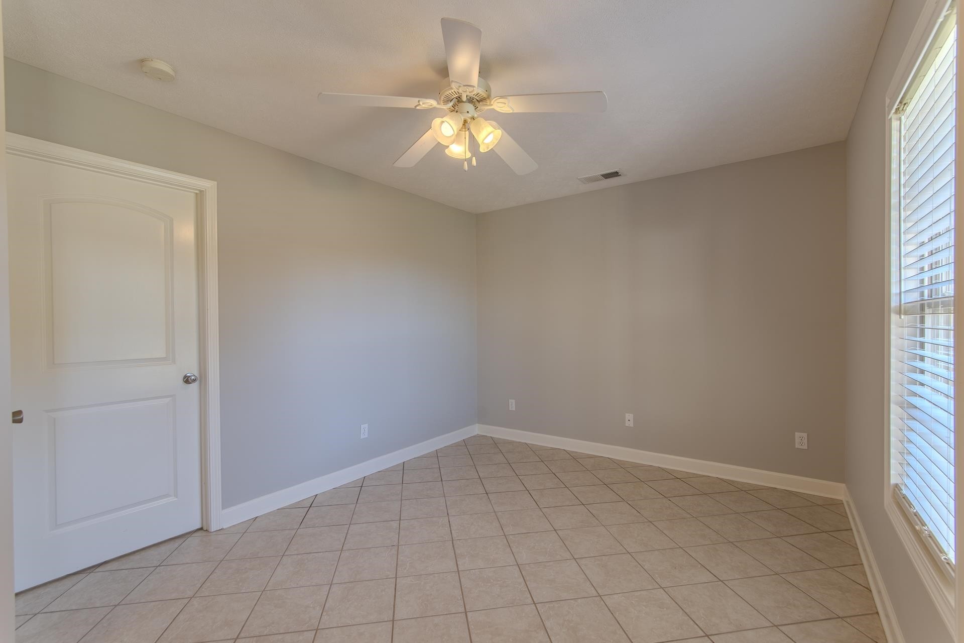 6170 Highway 226 Savannah, TN 38372 - Photo 27 of 40 an empty room with chandelier fan and windows